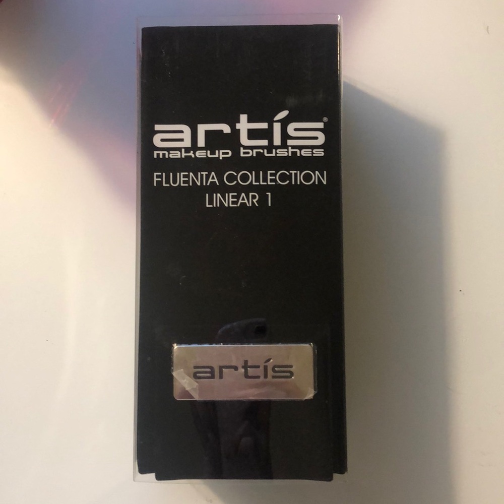 Artis make up brush Fluenta Collection Linear 1